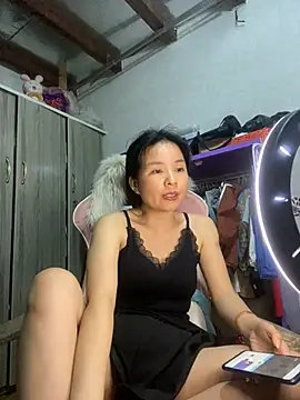 Ivy Trix2 online show from May 14, 2026, 3:53 pm