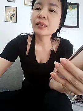 Ivy Trix2 online show from May 4, 2026, 2:37 am