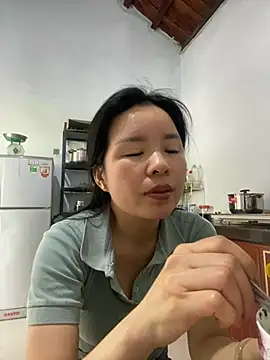 Ivy Trix2 online show from May 6, 2026, 2:37 am