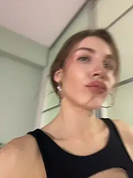 Snapshot of SofieLund chatting on April 3, 2026, 4:24 pm SofieLund online show from April 3, 2026, 4:24 pm