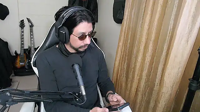 Snapshot of AntuanSV chatting on March 28, 2026, 3:51 am AntuanSV online show from March 28, 2026, 3:51 am