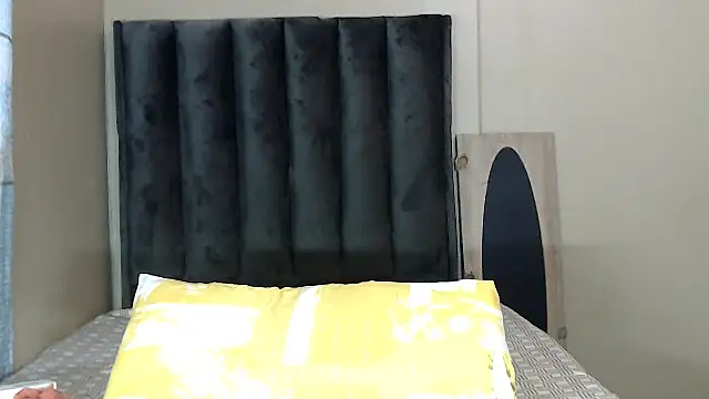 LexyDiana online show from April 22, 2026, 6:09 am