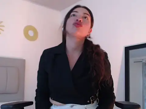 Julietaamado online show from May 8, 2026, 4:22 pm