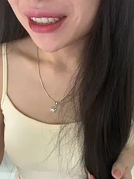 Snapshot of Tinn_tin chatting on July 4, 2026, 4:00 pm Tinn tin online show from July 4, 2026, 4:00 pm