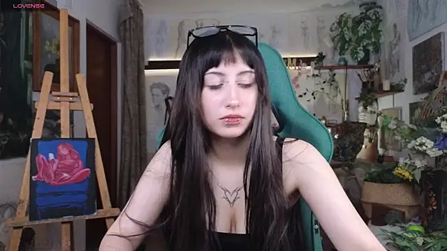 EffieMeowley online show from June 7, 2026, 1:16 pm