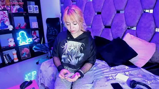 Maky Coss online show from May 8, 2026, 1:04 pm