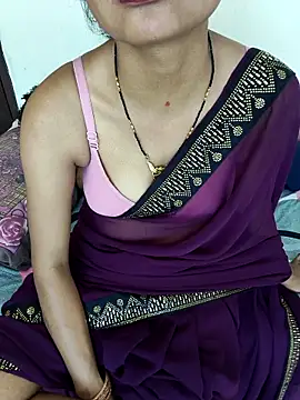 Snapshot of Sweet_Cpl_ chatting on April 9, 2026, 6:19 am Sweet Cpl online show from April 9, 2026, 6:19 am