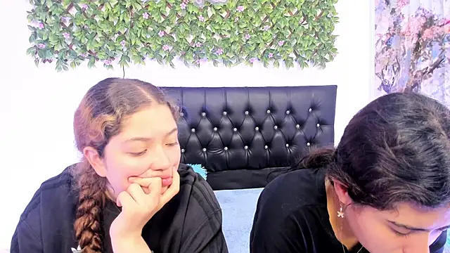 Snapshot of valeria_and_zoe chatting on May 26, 2026, 2:26 pm valeria and zoe online show from May 26, 2026, 2:26 pm