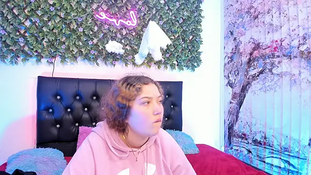 Snapshot of valeria_and_zoe chatting on April 22, 2026, 2:46 pm valeria and zoe online show from April 22, 2026, 2:46 pm