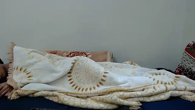Freakycandy02 online show from April 28, 2026, 2:27 am