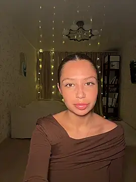 Fragile Tease online show from March 12, 2026, 6:34 pm