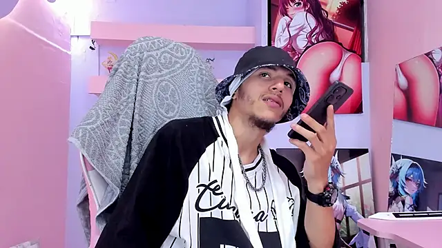 DanteLuxx online show from April 29, 2026, 3:43 am