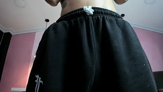 DanteLuxx online show from April 28, 2026, 2:27 am