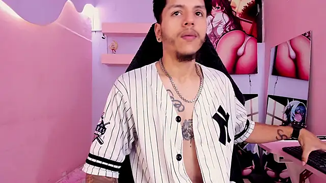 DanteLuxx online show from May 16, 2026, 5:17 am