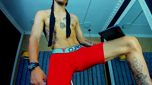 DanteLuxx online show from May 11, 2026, 10:05 am