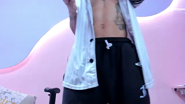 DanteLuxx online show from April 11, 2026, 7:45 am