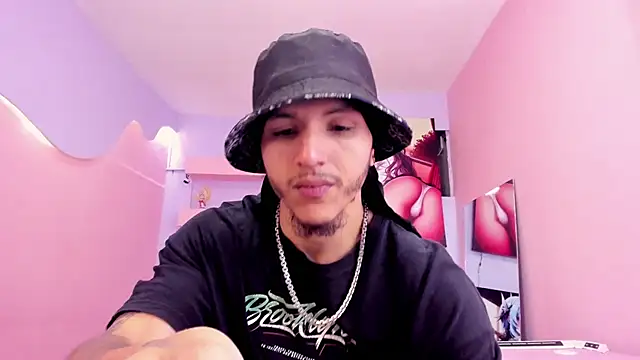 DanteLuxx online show from May 15, 2026, 3:48 am