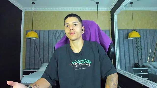 DanteLuxx online show from May 24, 2026, 4:56 am