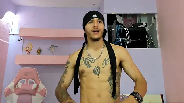 DanteLuxx online show from April 23, 2026, 3:35 am