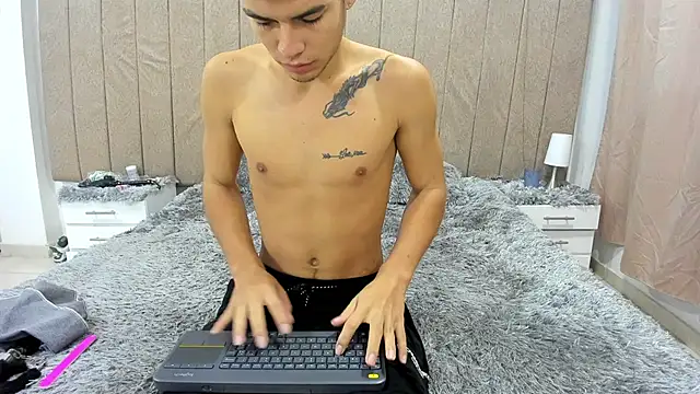 Snapshot of pipe_hot04 chatting on April 11, 2026, 2:19 am pipe hot04 online show from April 11, 2026, 2:19 am