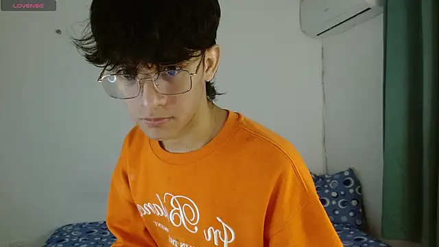 noah millerx online show from May 3, 2026, 3:55 am