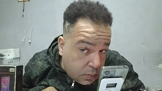 UrsoBissexualPauGrosso online show from June 6, 2026, 1:33 am