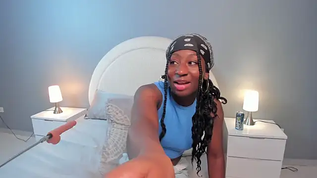 Snapshot of zoepinkett chatting on April 4, 2026, 3:35 am zoepinkett online show from April 4, 2026, 3:35 am