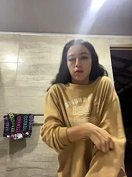 Snapshot of SAMY_AND_ARI chatting on April 5, 2026, 10:11 am SAMY AND ARI online show from April 5, 2026, 10:11 am