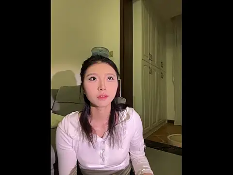 Snapshot of Y--F--LOVE chatting on March 3, 2026, 12:56 pm Y--F--LOVE online show from March 3, 2026, 12:56 pm