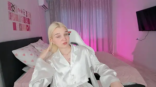 Lara Blue online show from March 10, 2026, 4:05 am