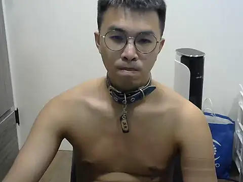 Snapshot of silverwolfwoof chatting on May 27, 2026, 5:09 pm silverwolfwoof online show from May 27, 2026, 5:09 pm