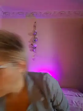 Snapshot of LunaBlaise chatting on April 12, 2026, 7:11 am LunaBlaise online show from April 12, 2026, 7:11 am