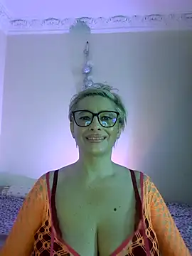 Snapshot of LunaBlaise chatting on May 25, 2026, 8:57 am LunaBlaise online show from May 25, 2026, 8:57 am