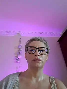 Snapshot of LunaBlaise chatting on May 7, 2026, 7:12 am LunaBlaise online show from May 7, 2026, 7:12 am