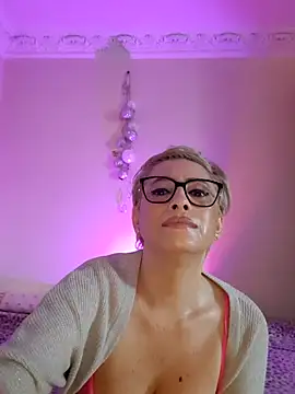 Snapshot of LunaBlaise chatting on May 19, 2026, 5:25 am LunaBlaise online show from May 19, 2026, 5:25 am