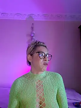 Snapshot of LunaBlaise chatting on April 9, 2026, 9:48 am LunaBlaise online show from April 9, 2026, 9:48 am