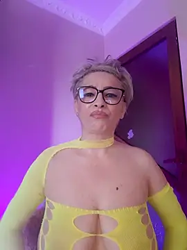 Snapshot of LunaBlaise chatting on May 17, 2026, 6:35 am LunaBlaise online show from May 17, 2026, 6:35 am