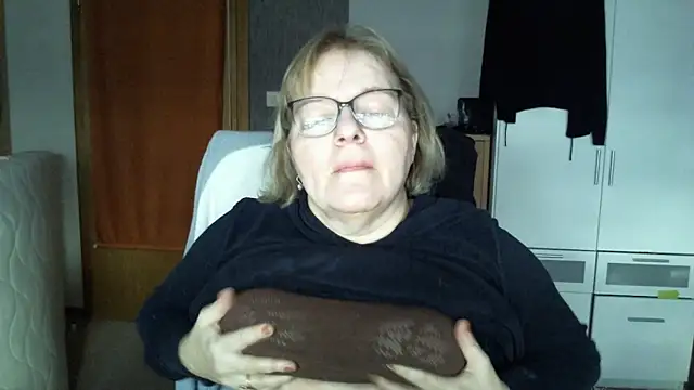 tina71707 online show from March 5, 2026, 2:24 pm