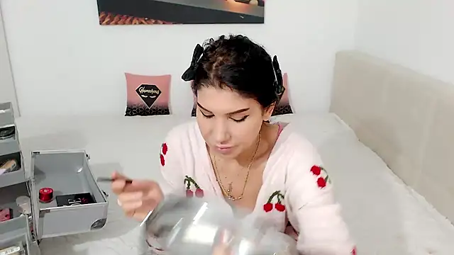 NickyHotXO online show from April 3, 2026, 4:52 am