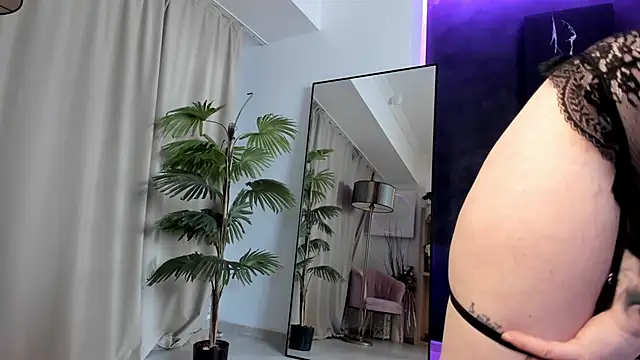 Snapshot of LoraIvone chatting on March 16, 2026, 8:33 pm LoraIvone online show from March 16, 2026, 8:33 pm