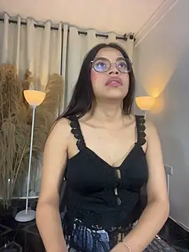 Snapshot of Maii_Luna chatting on July 6, 2026, 12:56 pm Maii Luna online show from July 6, 2026, 12:56 pm