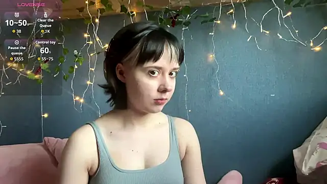 AueshaSimon online show from April 15, 2026, 5:13 am