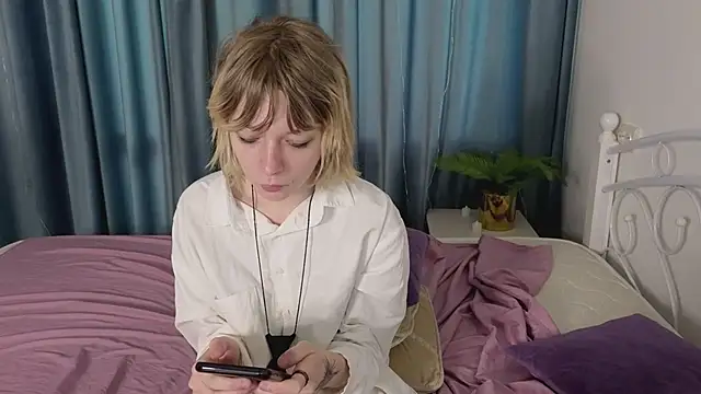 MollySally online show from May 15, 2026, 4:10 am