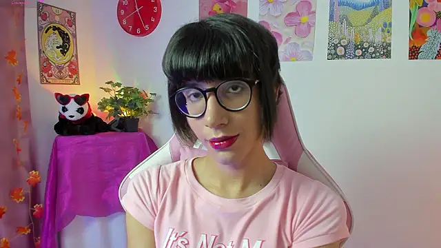 Snapshot of Madeline_21 chatting on March 7, 2026, 5:25 am Madeline 21 online show from March 7, 2026, 5:25 am