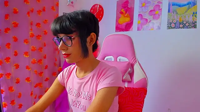 Snapshot of Madeline_21 chatting on April 12, 2026, 12:08 pm Madeline 21 online show from April 12, 2026, 12:08 pm