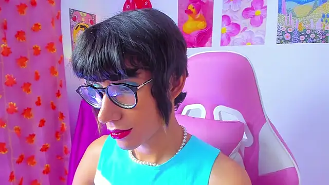 Snapshot of Madeline_21 chatting on March 16, 2026, 5:44 am Madeline 21 online show from March 16, 2026, 5:44 am