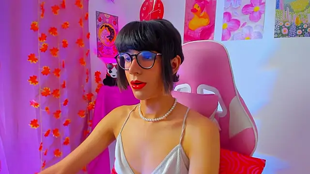 Snapshot of Madeline_21 chatting on April 10, 2026, 12:12 pm Madeline 21 online show from April 10, 2026, 12:12 pm