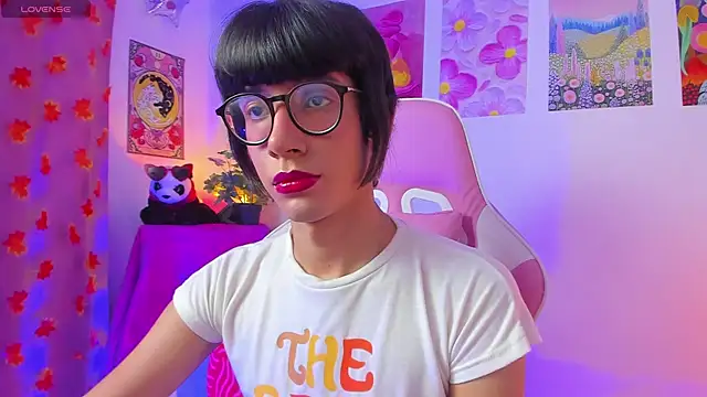 Snapshot of Madeline_21 chatting on March 15, 2026, 5:03 am Madeline 21 online show from March 15, 2026, 5:03 am