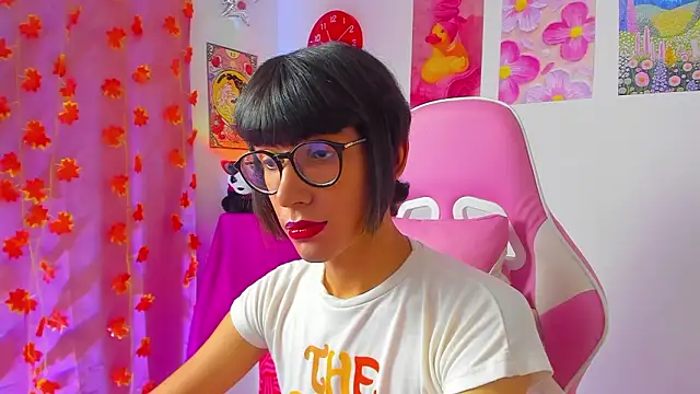 Snapshot of Madeline_21 chatting on March 22, 2026, 5:10 am Madeline 21 online show from March 22, 2026, 5:10 am