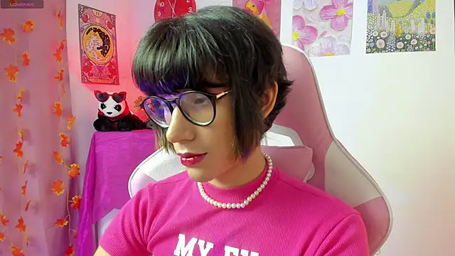 Snapshot of Madeline_21 chatting on March 6, 2026, 5:02 am Madeline 21 online show from March 6, 2026, 5:02 am